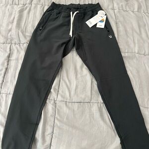 Men’s Vuori NWT Transit Jogger size Small